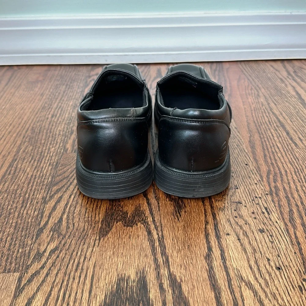 Men’s sketchers memory foam relaxed fit size  7.5 work loafers.  Slip resistant